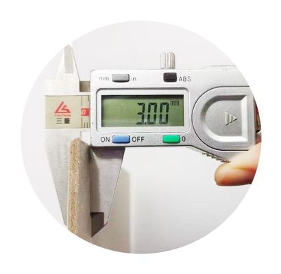 リサイクルパルプスタイルで作られた単面コーティング厚い紙板