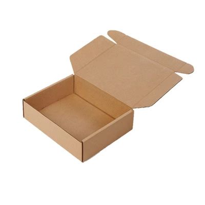 硬い波紋紙紙箱 衣料品の包装用 茶色